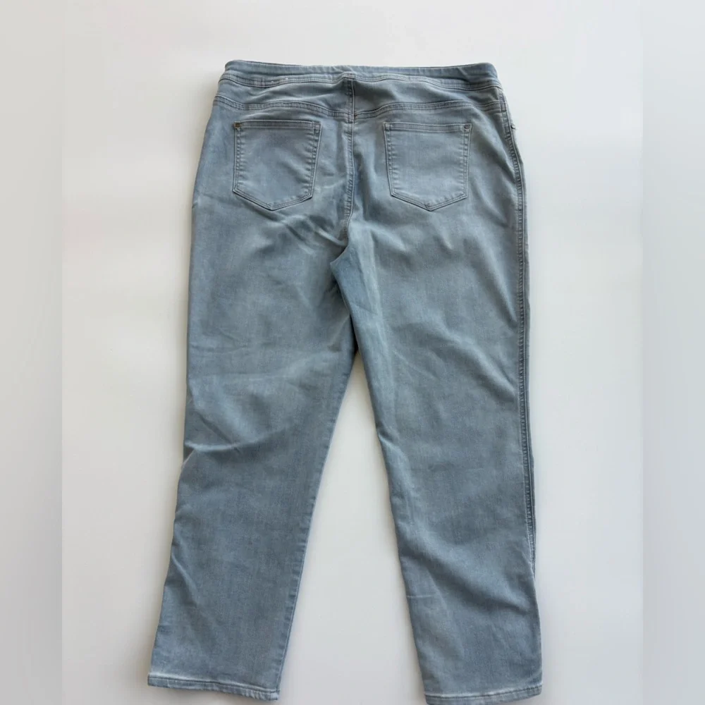 Chico’s girlfriend Slim leg ankle jeans - Picture 3 of 3